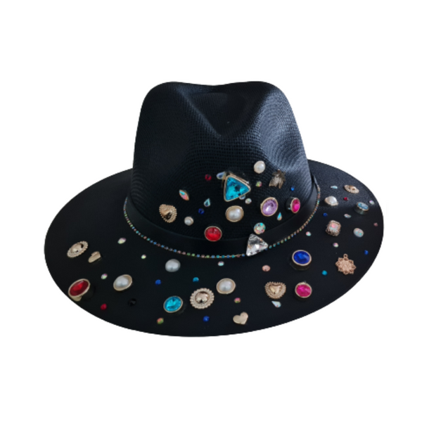 Sombrero negro con aplicaciones de cristales multicolor