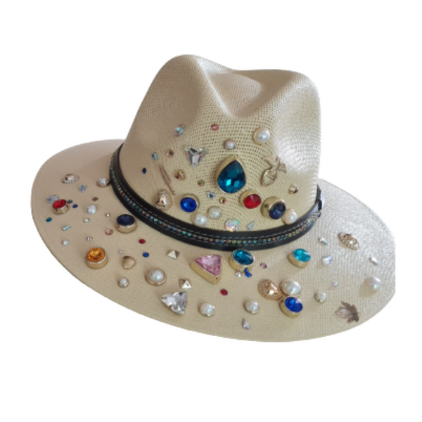 Sombrero con aplicaciones de cristales de multicolor