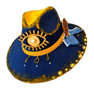 Sombrero de gamuza azul con ojo dorado