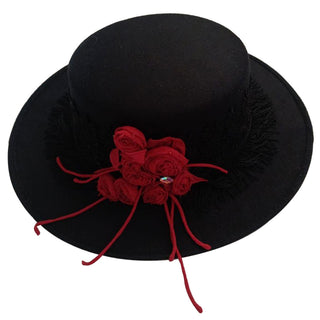 Sombrero negro de gamuza con detalle de flores rojas