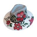 Sombrero pintado a mano con flores rojas