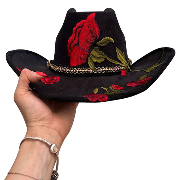 Sombrero negro de gamuza bordado con flores rojas