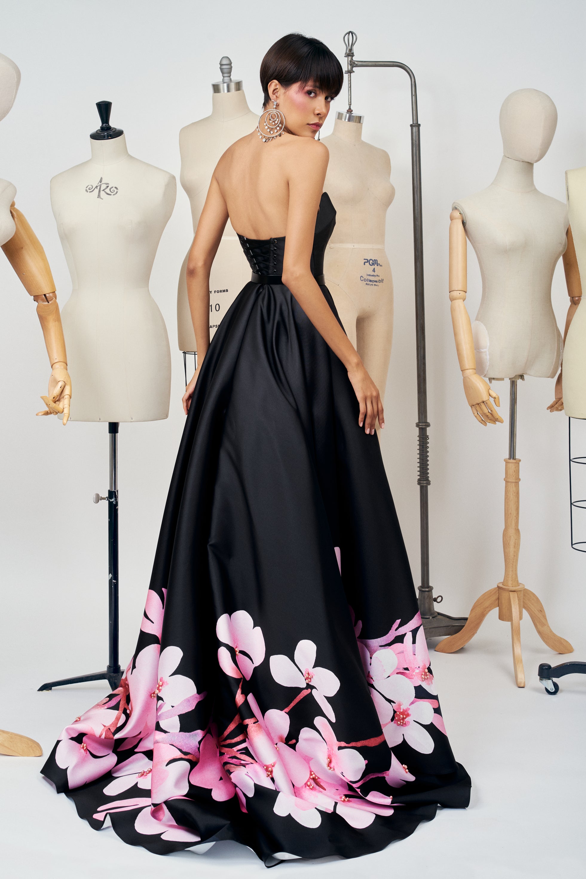 Black dress with floral print and sweetheart neckline - 0