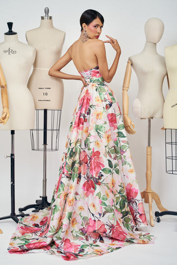 Vestido jardín de flores con escote corazón