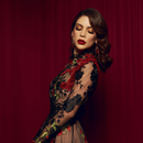 Vestido negro de encaje con bordado de flores-1