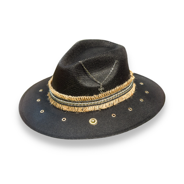 Sombrero Negro con Cadena